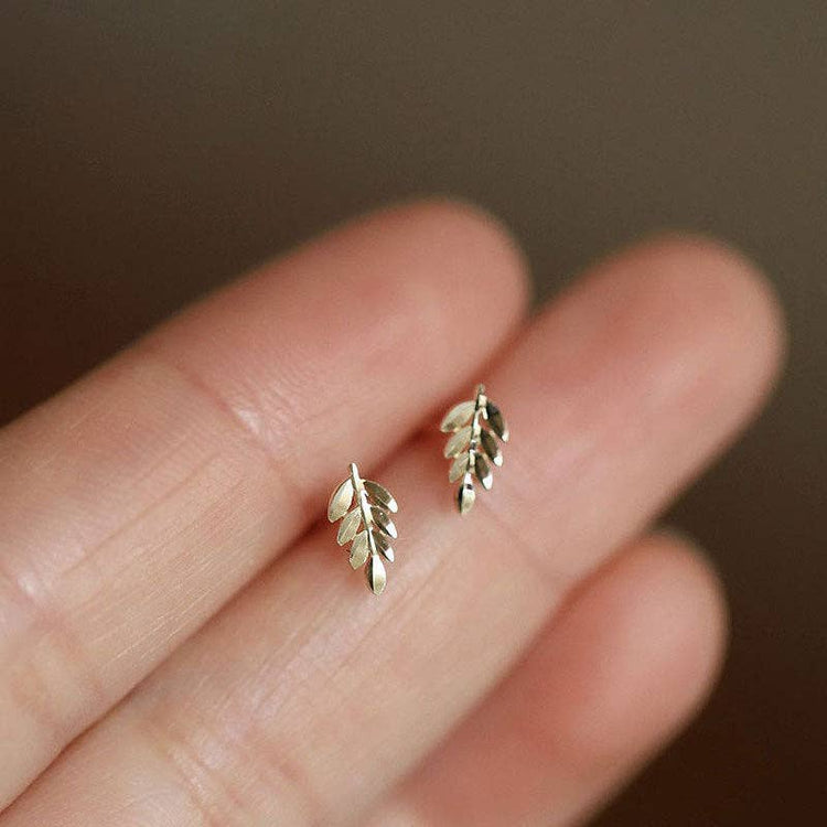 Dainty Gold Small Leaf Stud Earrings