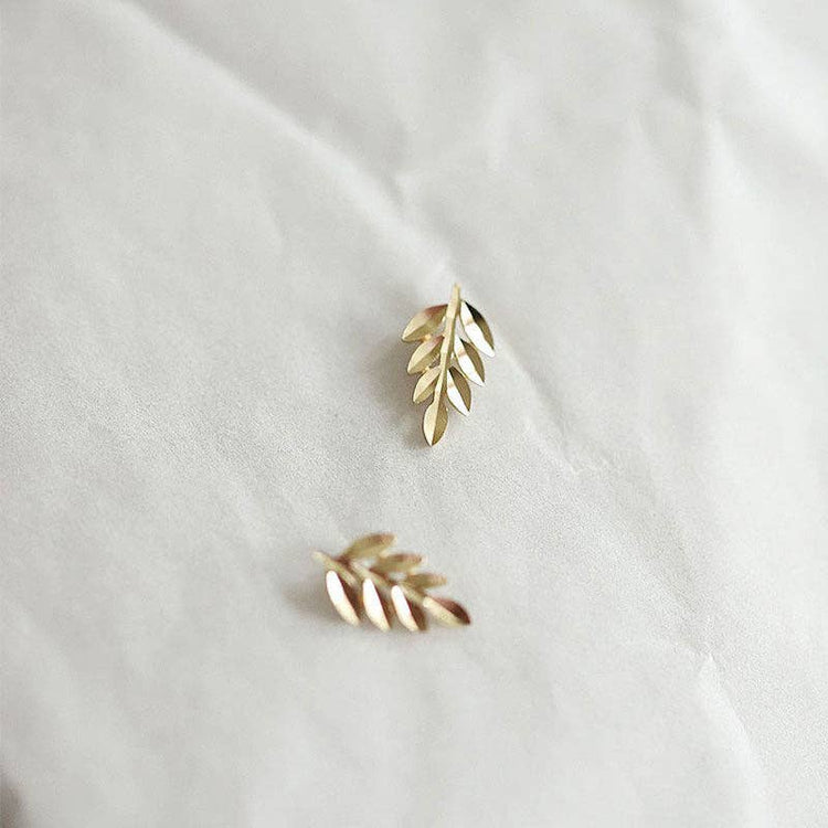 Dainty Gold Small Leaf Stud Earrings