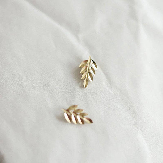 Dainty Gold Small Leaf Stud Earrings